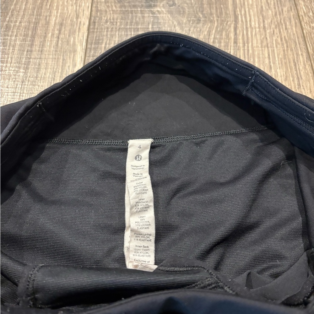 Lululemon Athletica Black Women's Speed Up Shorts 4” Inseam Size 4 - Picture 3 of 4